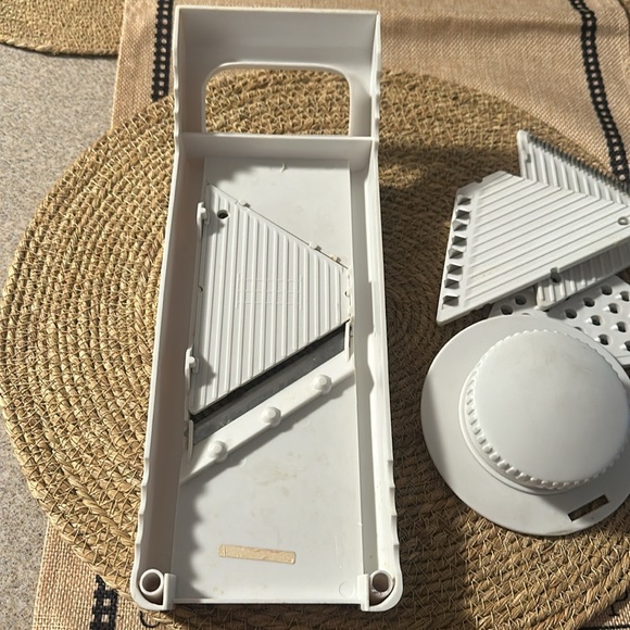 Mandoline Slicer or Shredder - Picture 6 of 8